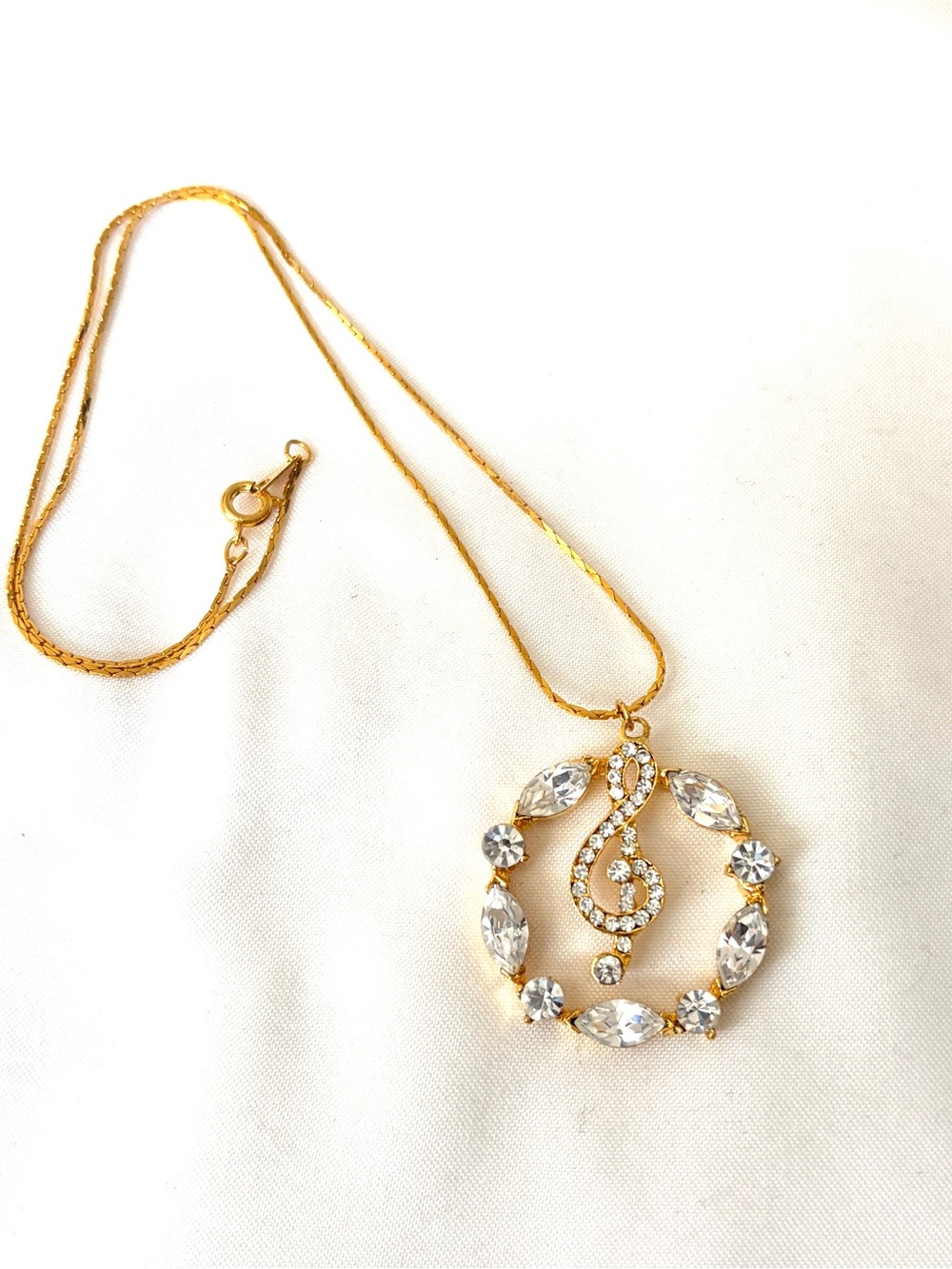 Gold-Plated necklace‎ featuring a treble clef pendant with crystals